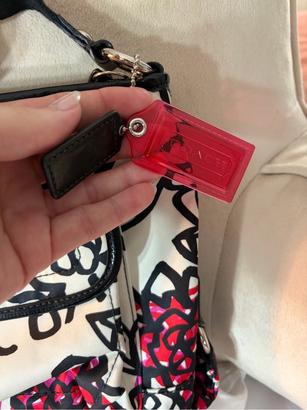 Coach Poppy White Floral Print Crossbody Bag & Wristlet with Red & Black Accents - Picture 3 of 10